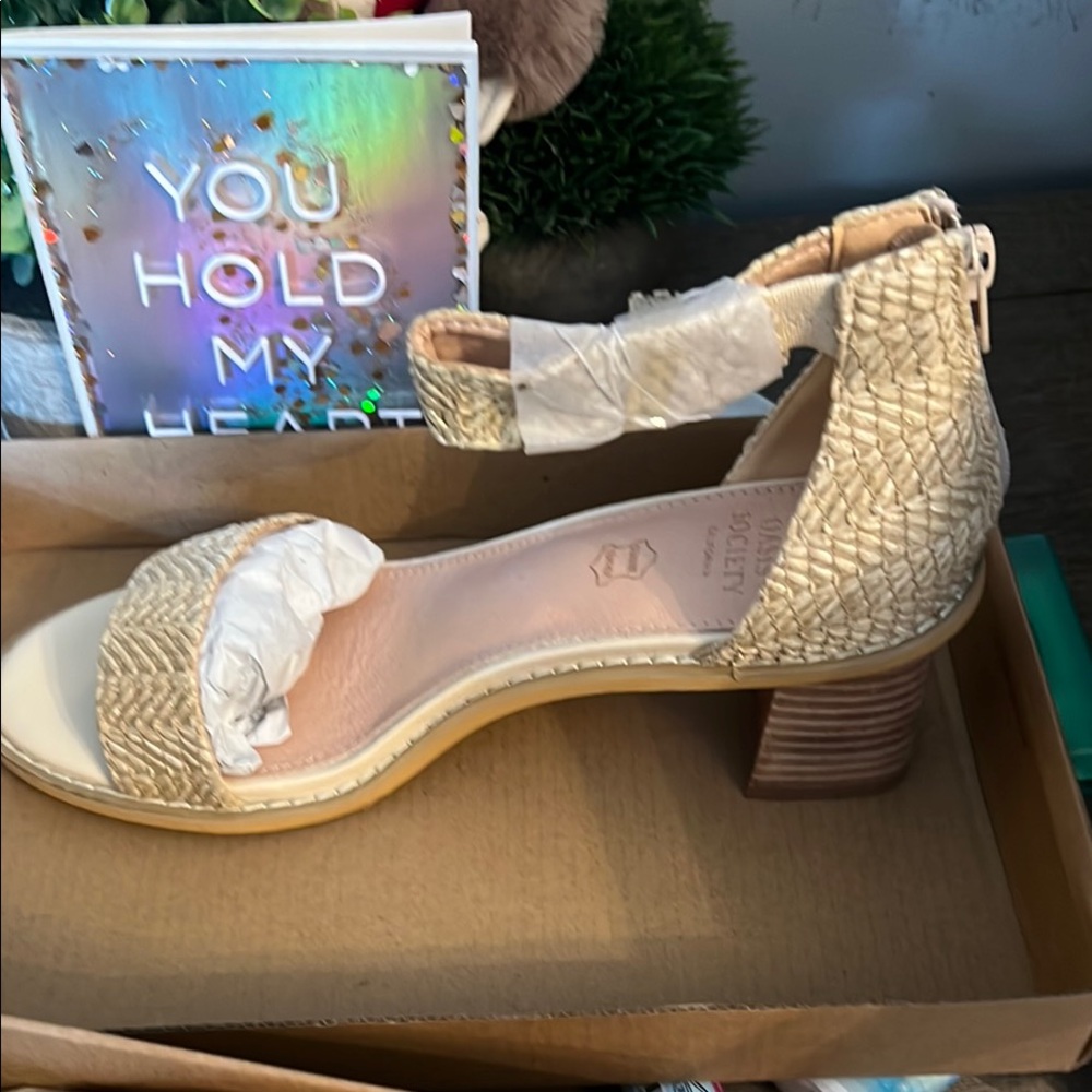 Women's Beige Woven Sandals